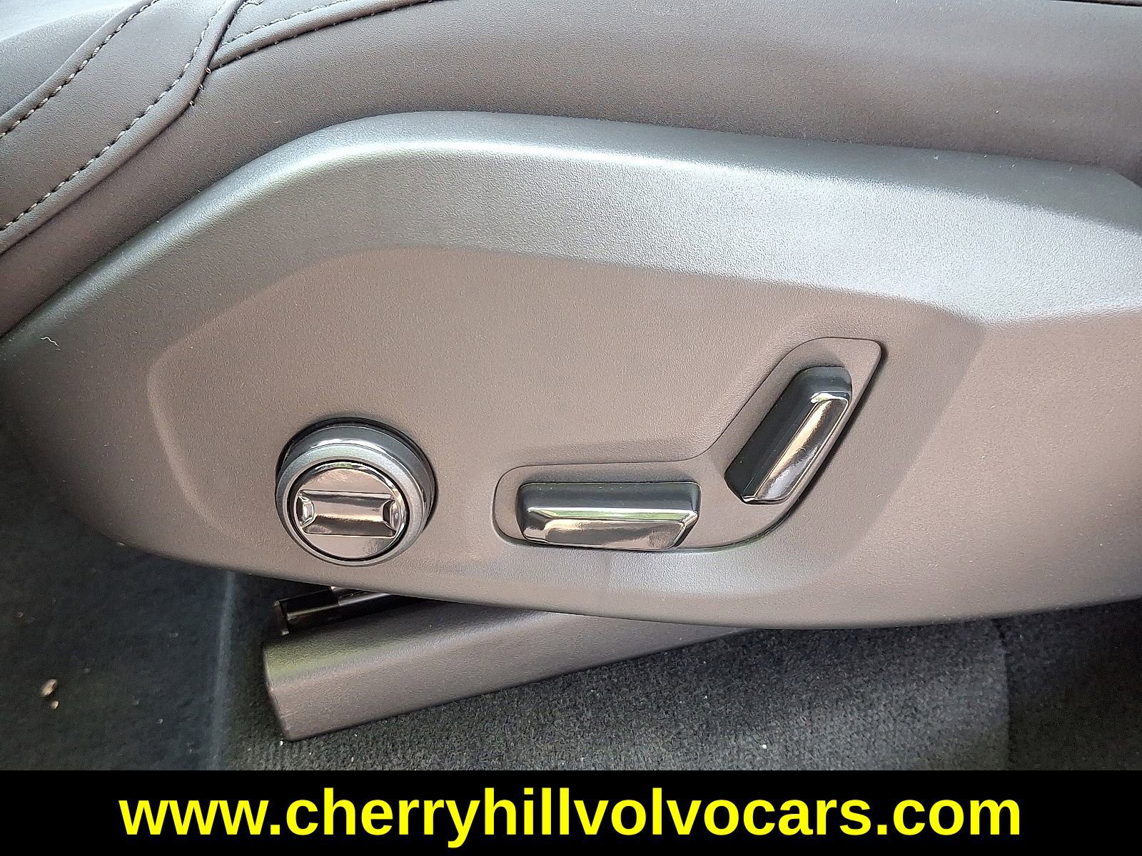 New 2025 Volvo XC90 B6 Plus w/ Protection Package Premier image 16