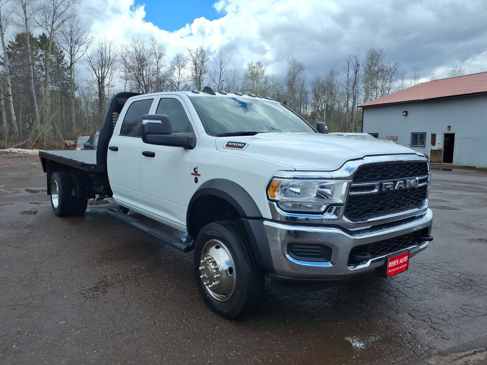 Used 2024 RAM 5500 Tradesman w/ Chrome Appearance Group AWD/4WD image 8