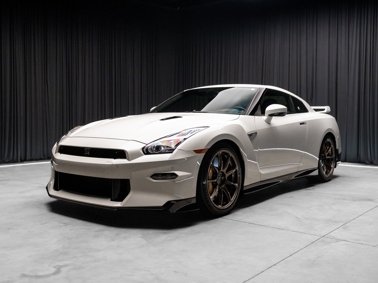 Used 2024 Nissan GT-R w/ Floor Mat Package AWD/4WD image 20