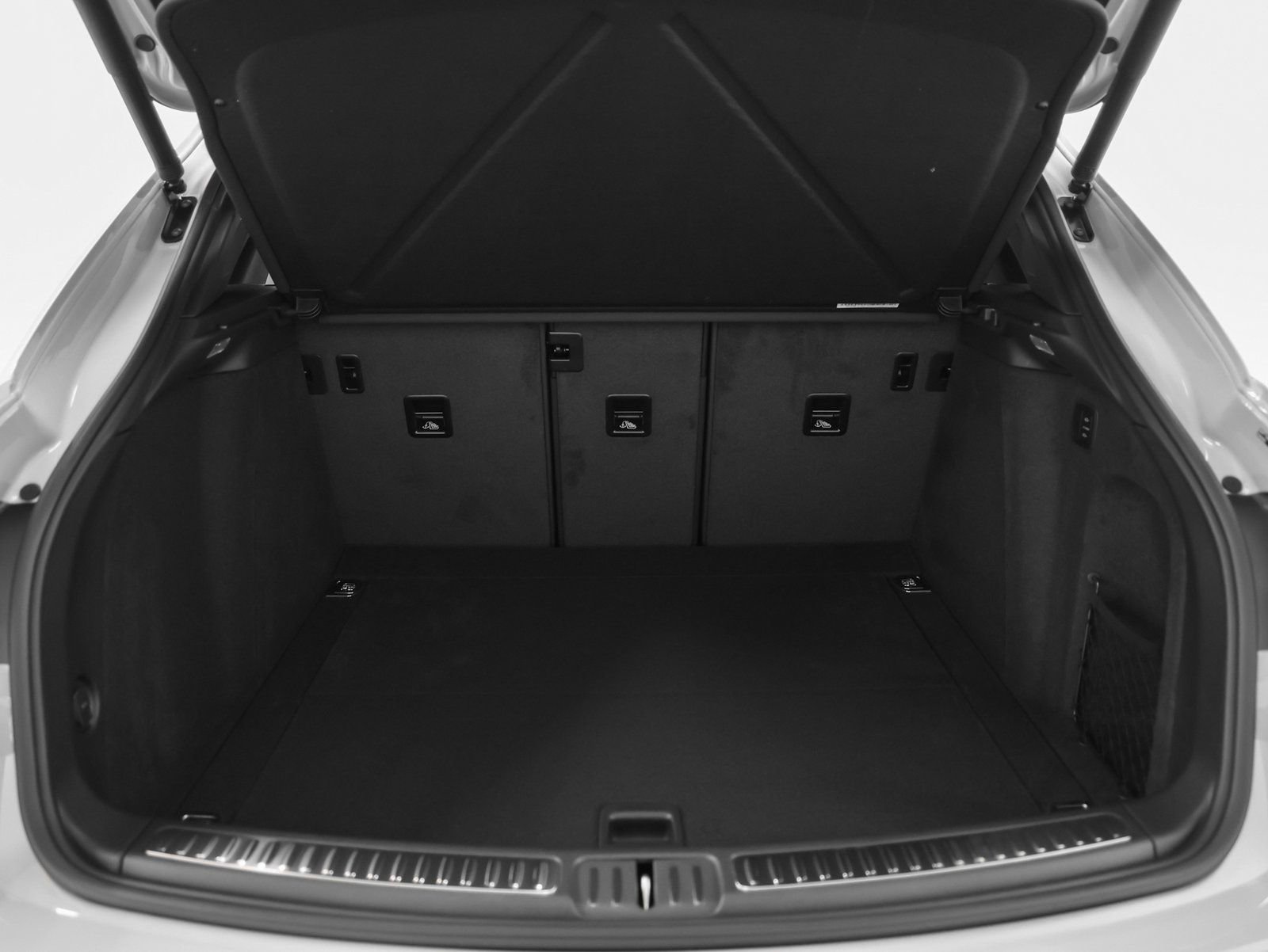 New 2026 Porsche Macan Turbo image 19