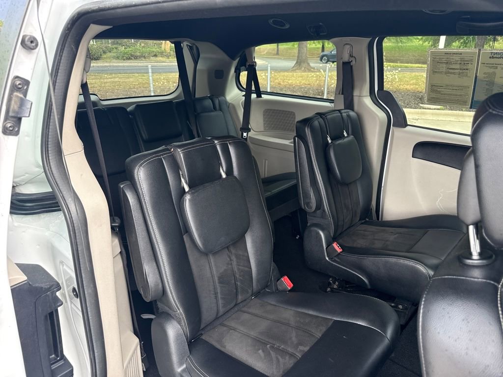Used 2019 Dodge Grand Caravan SXT image 32