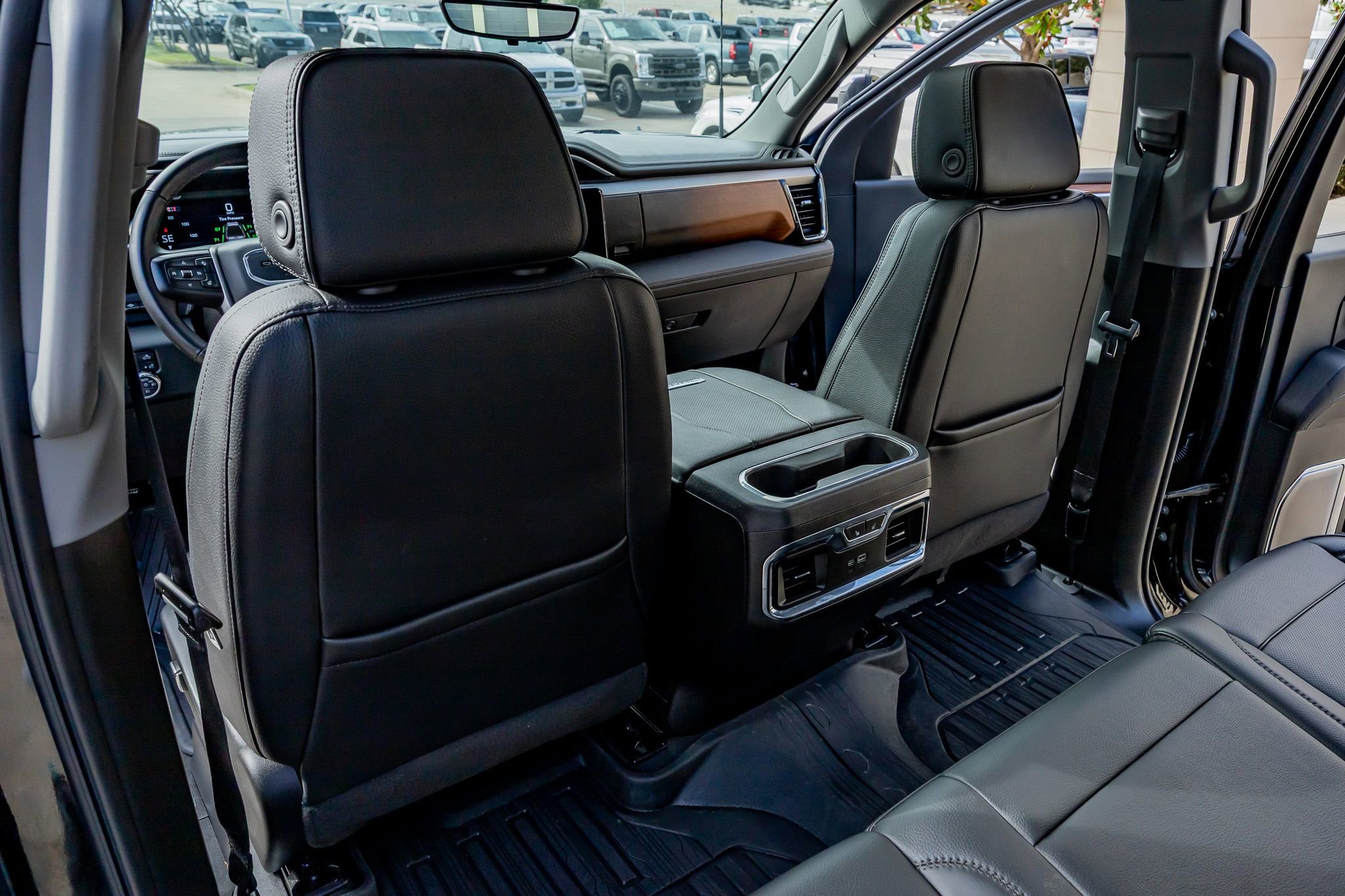 Used 2024 GMC Sierra 2500 Denali w/ Denali Reserve Package AWD/4WD image 35
