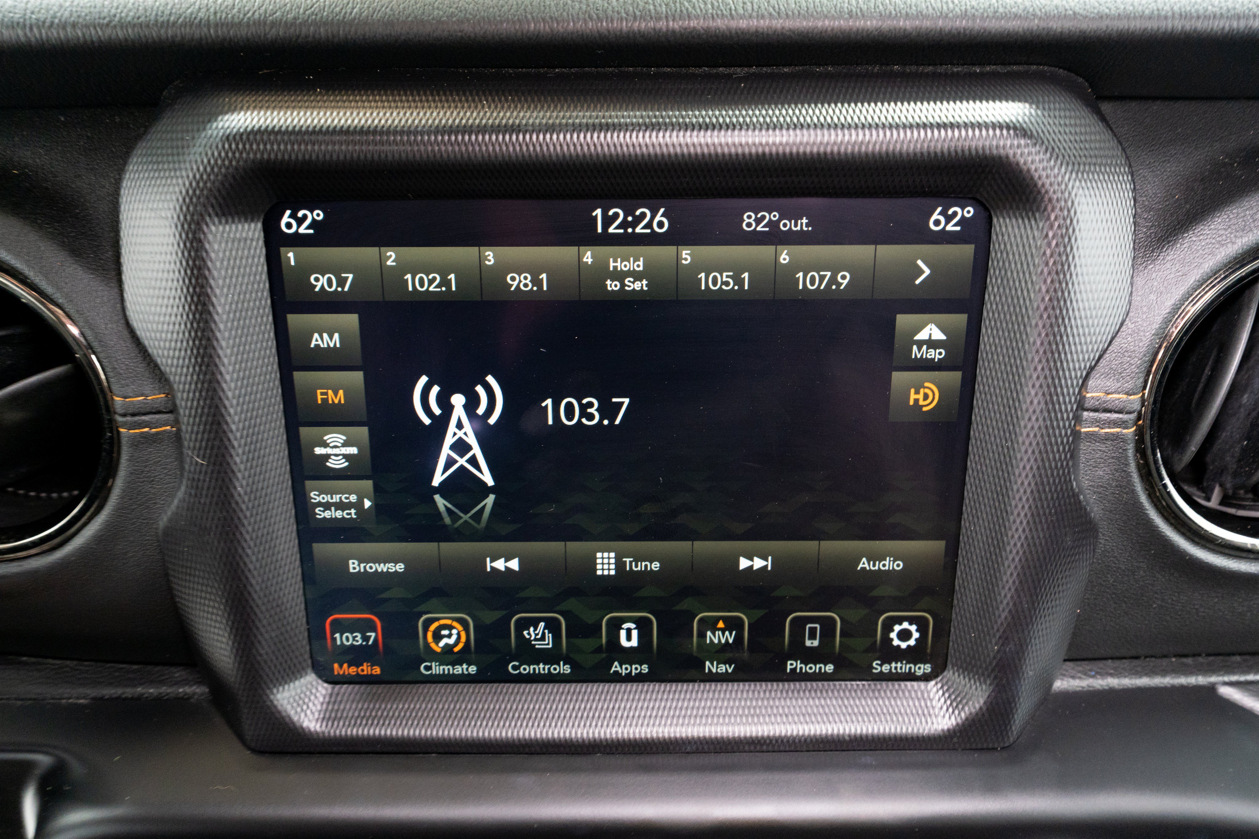Used 2020 Jeep Wrangler Unlimited Sahara AWD/4WD image 17