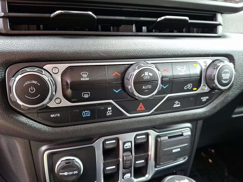 Used 2024 Jeep Wrangler Unlimited AWD/4WD image 15