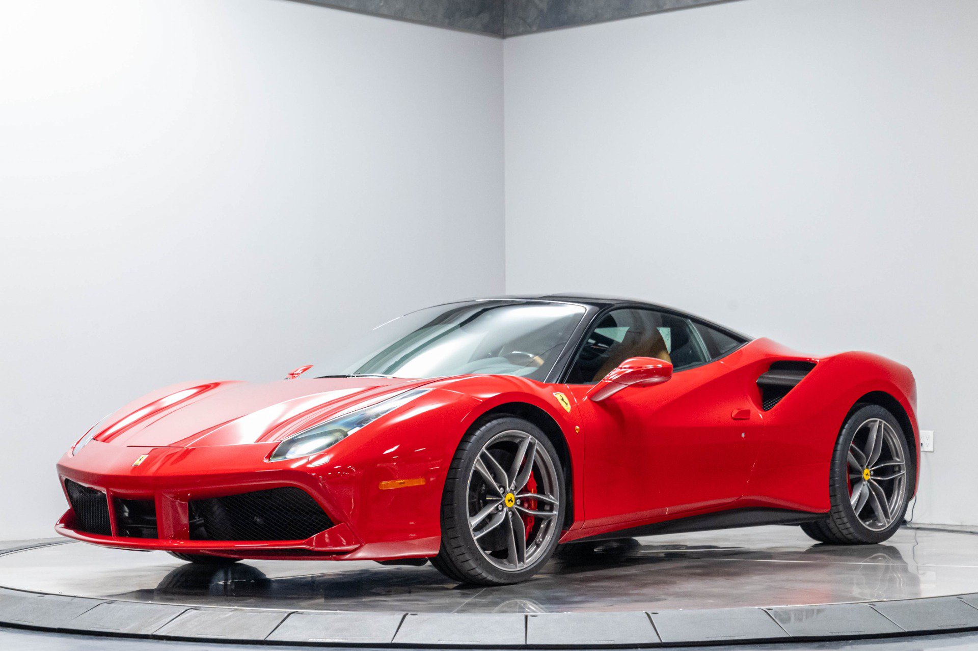 Used 2016 Ferrari 488 GTB RWD image 2