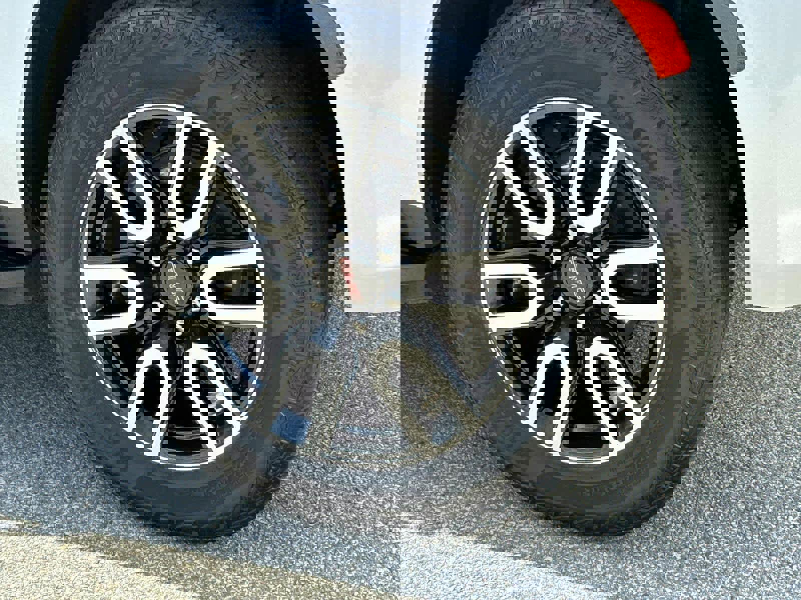 Used 2024 GMC Yukon AT4 image 7