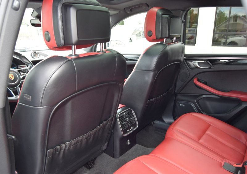 Used 2019 Porsche Macan AWD/4WD image 37