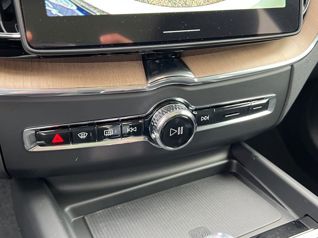 New 2026 Volvo XC60 T8 Core w/ Climate Package image 23