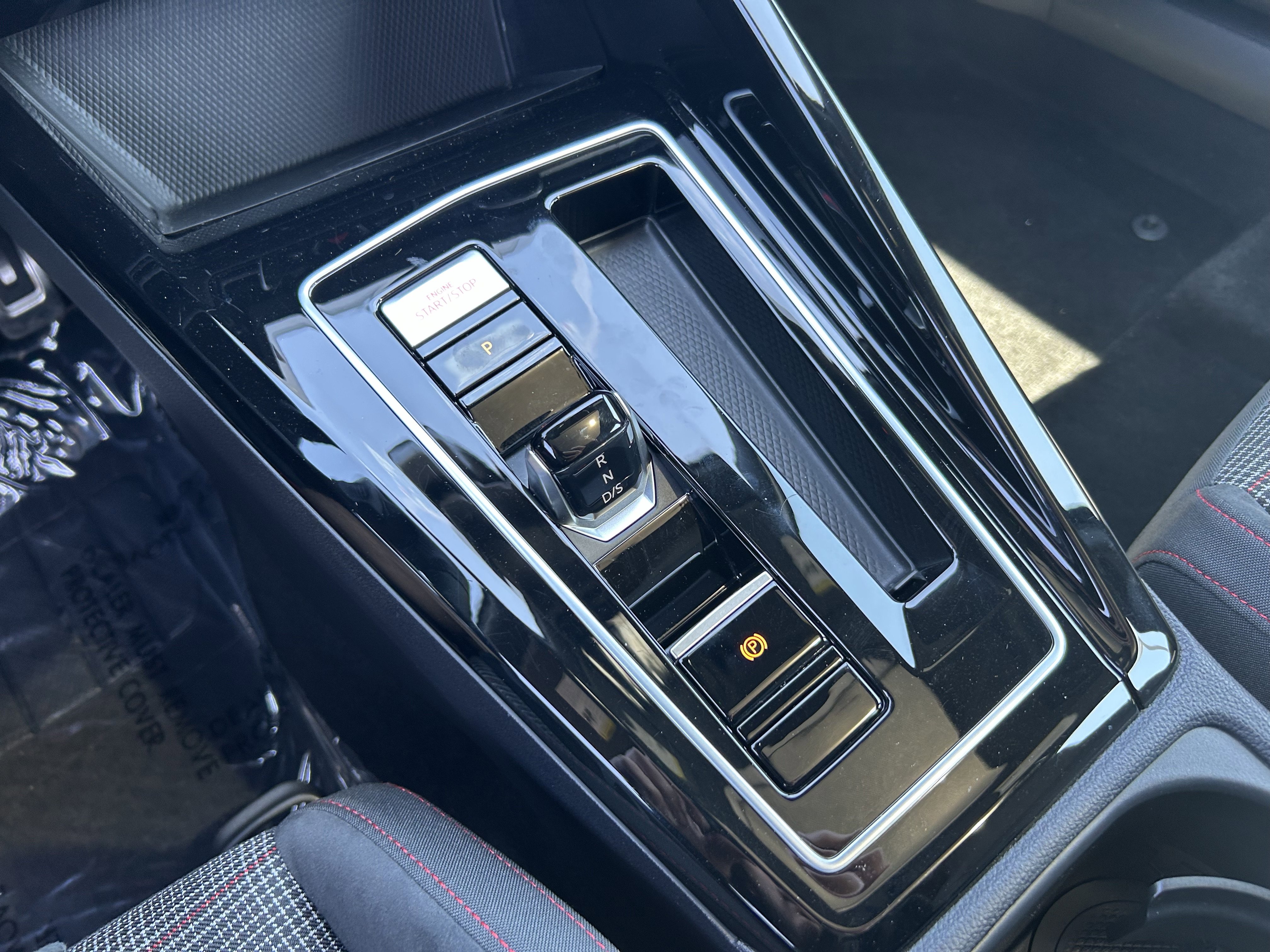 Certified 2024 Volkswagen GTI SE FWD image 17
