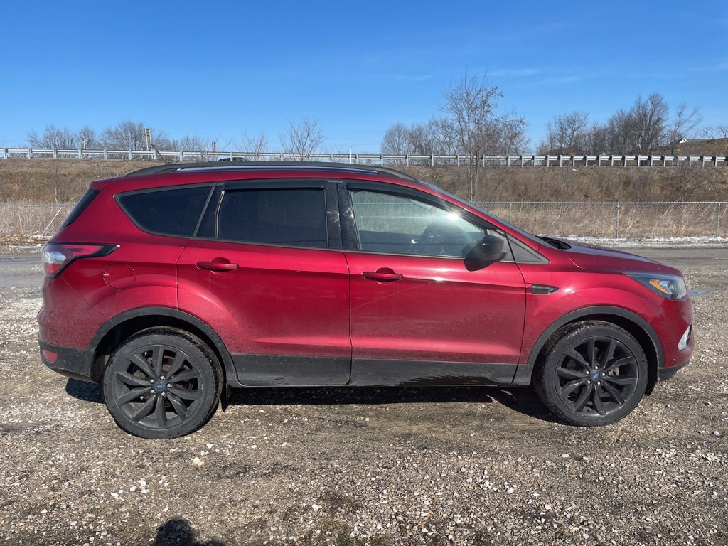 Used 2018 Ford Escape SE w/ SE Sport Appearance Package image 4