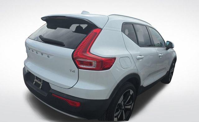 Used 2021 Volvo XC40 T4 Momentum w/ Protection Package Premier image 4