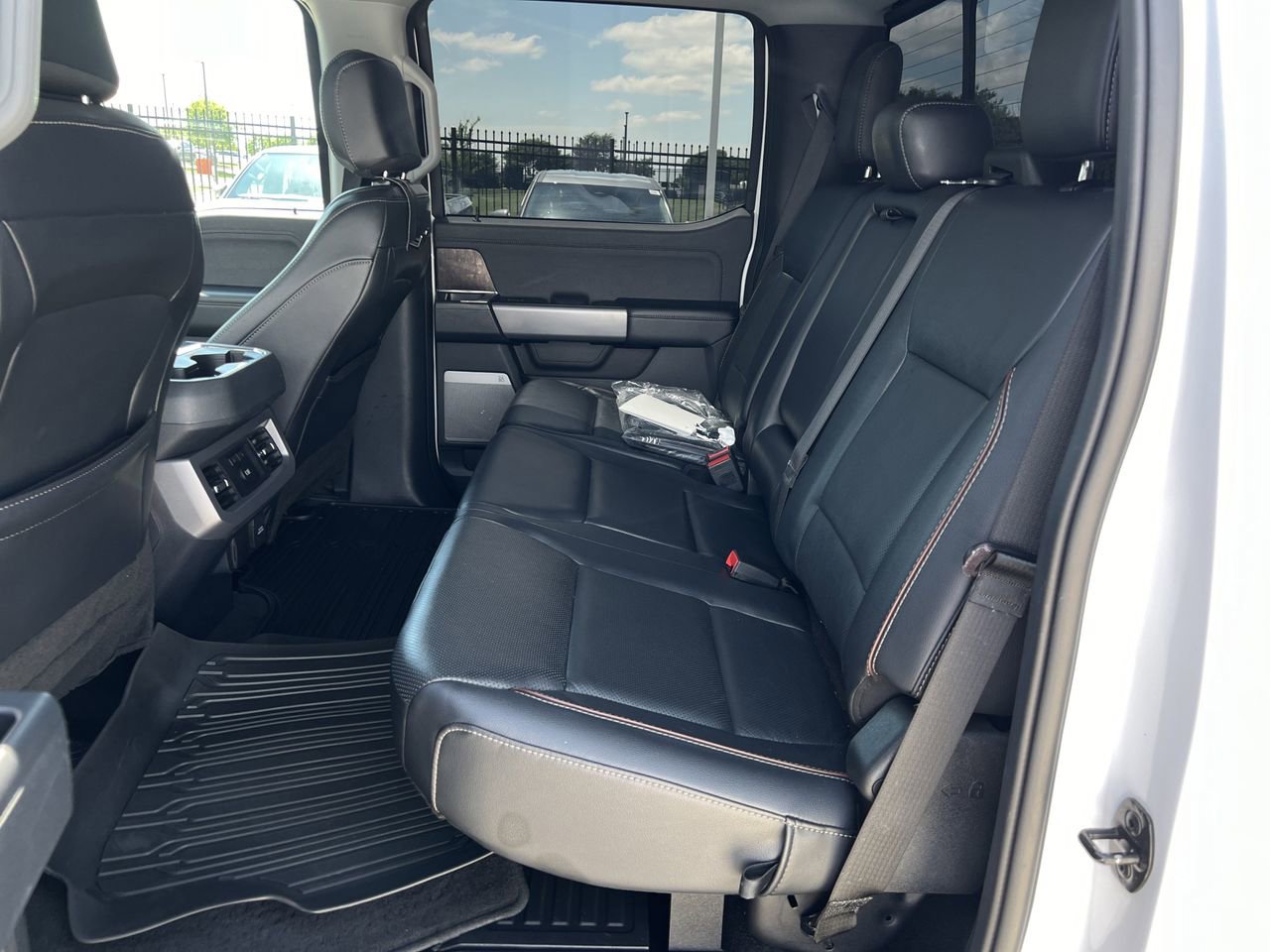 Used 2023 Ford F250 Lariat w/ Lariat Ultimate Package AWD/4WD image 11