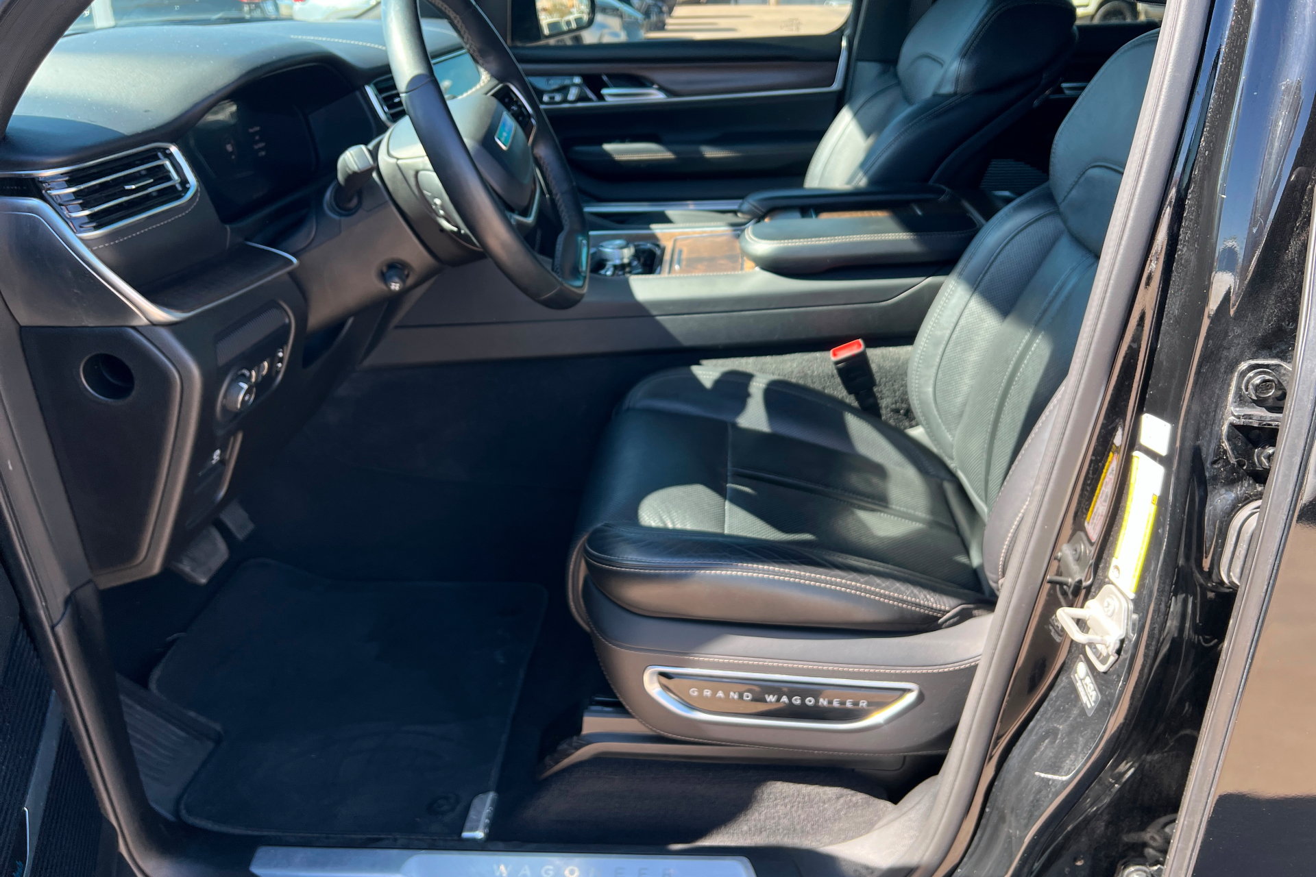Used 2024 Jeep Grand Wagoneer L 4WD image 17