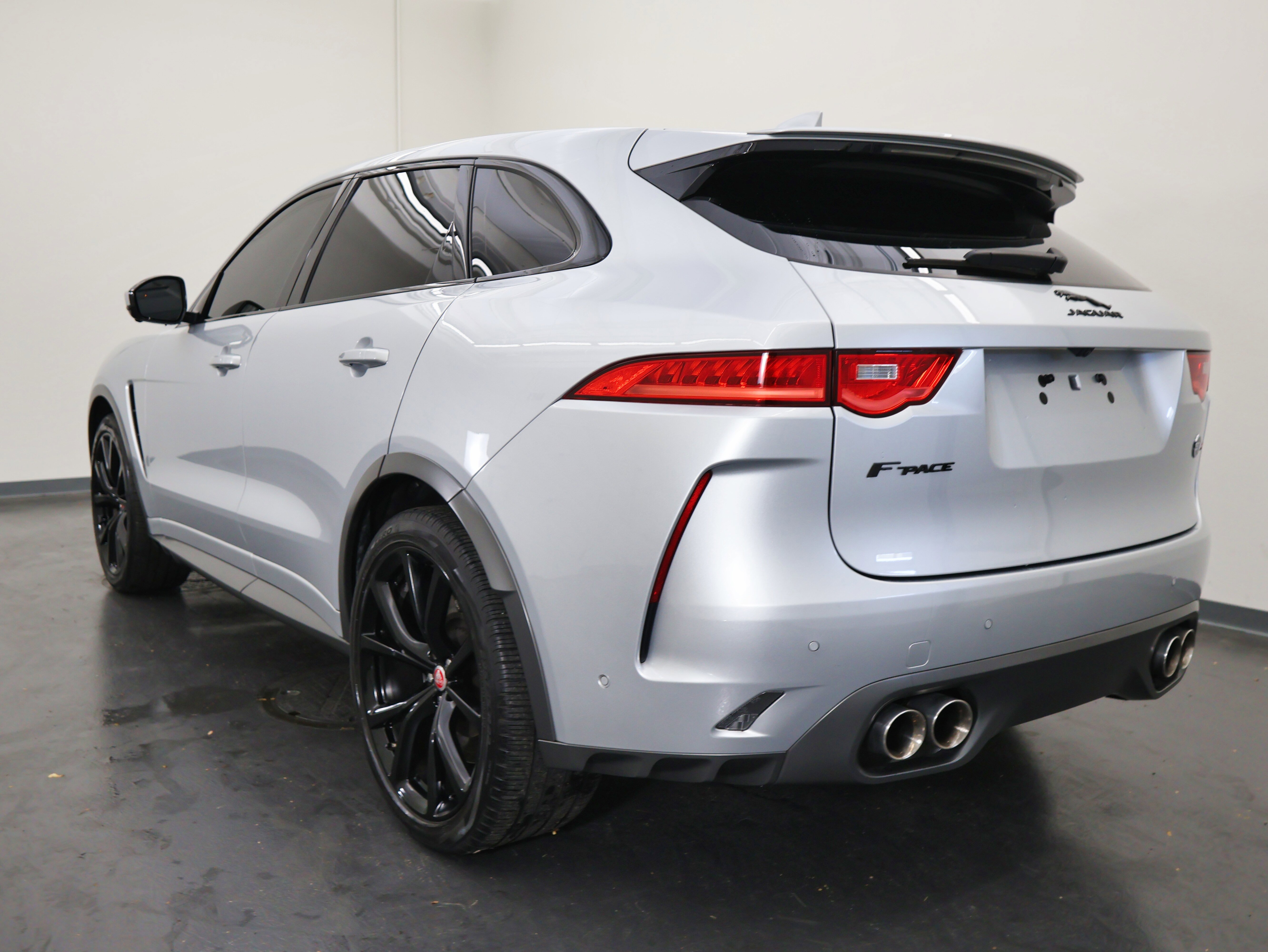Used 2020 Jaguar F-PACE SVR image 5
