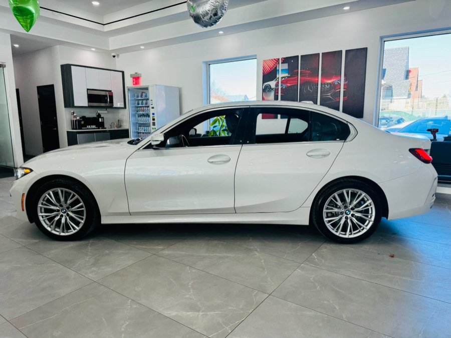 Used 2024 BMW 330i xDrive 330i xDrive Sedan image 4