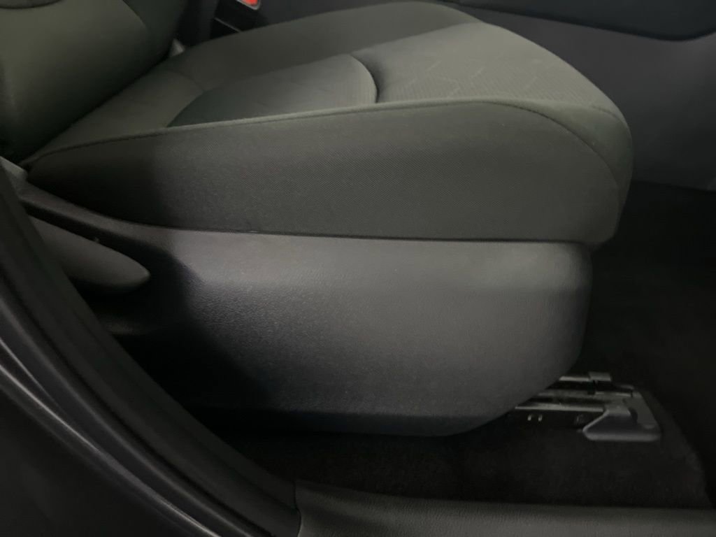 Used 2025 Toyota RAV4 XLE image 58