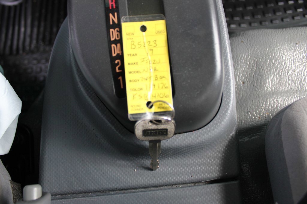 Used 2019 Isuzu NPR image 33