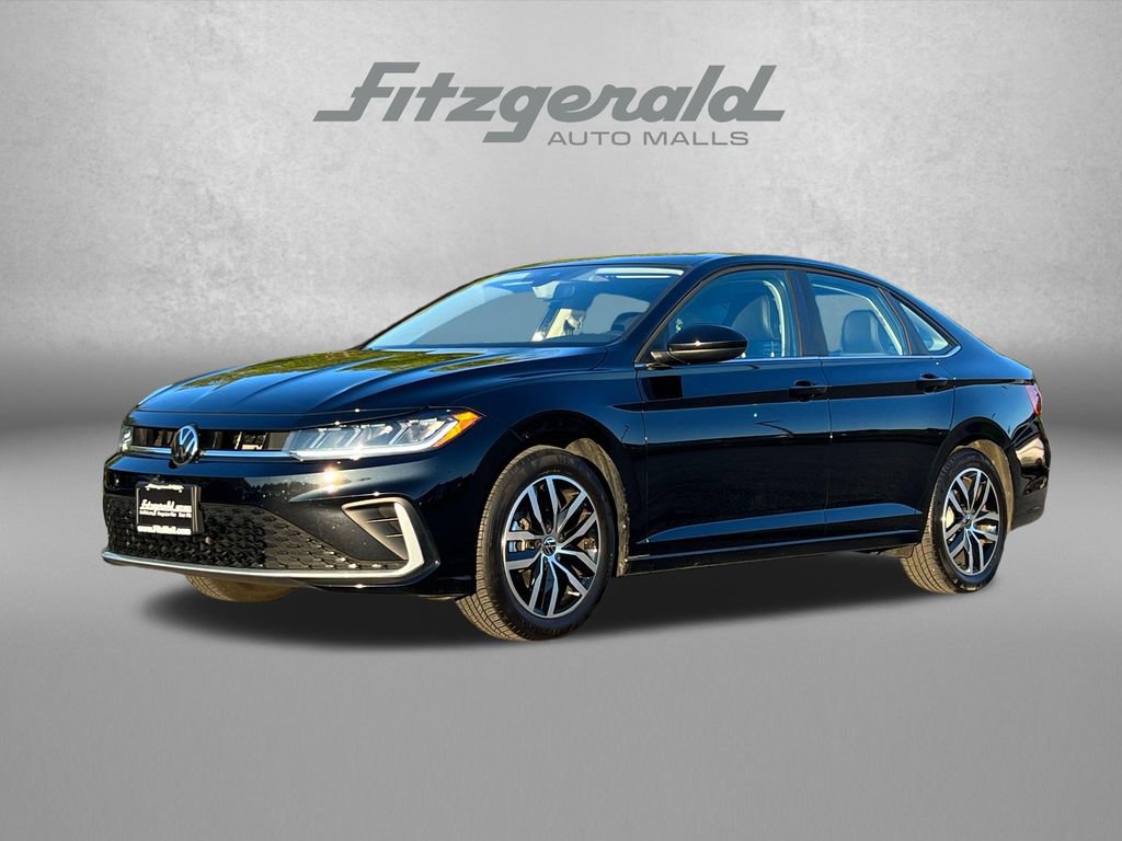 Used 2025 Volkswagen Jetta SE FWD image 2