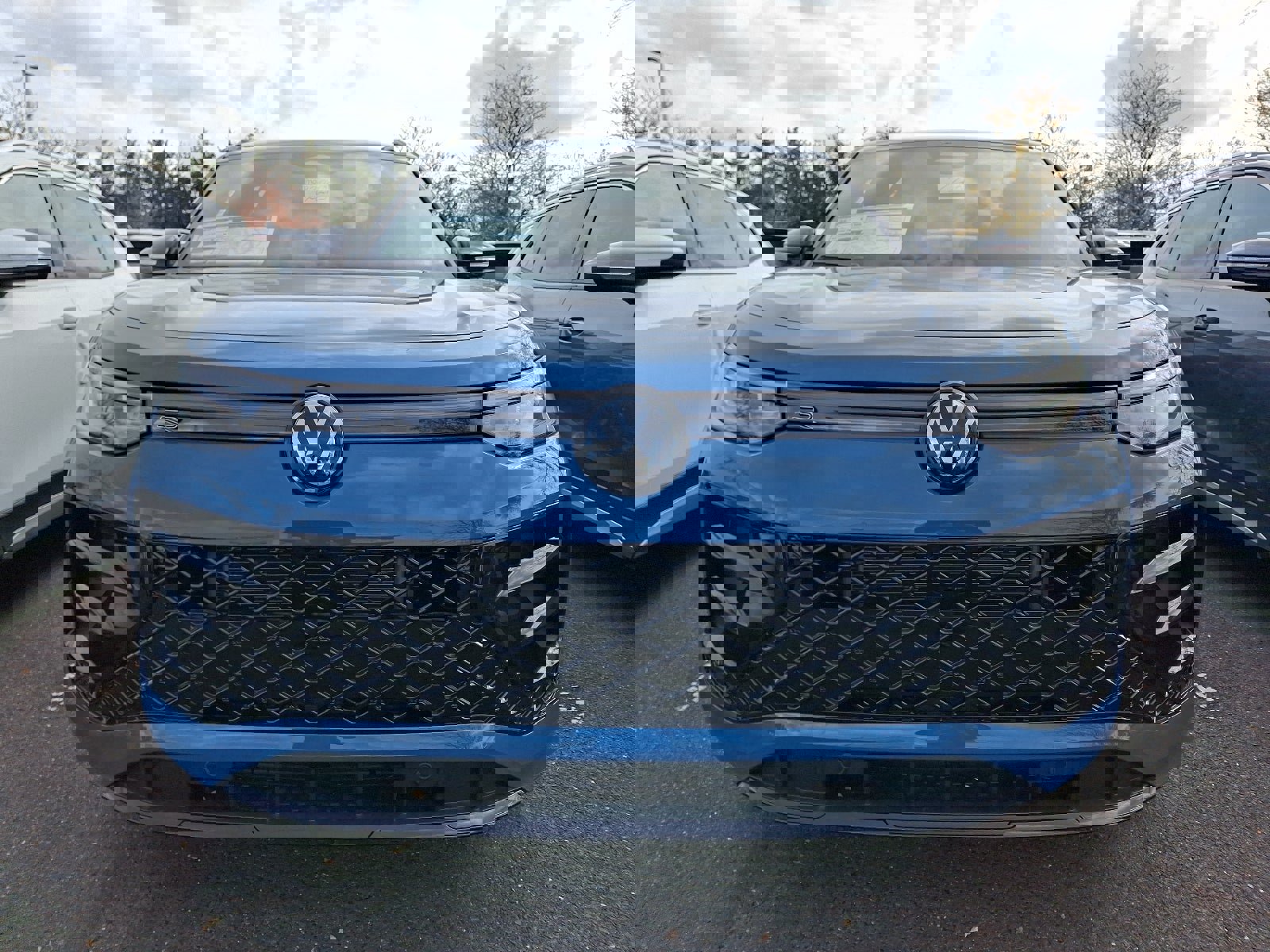 New 2026 Volkswagen Tiguan SE R-Line image 2