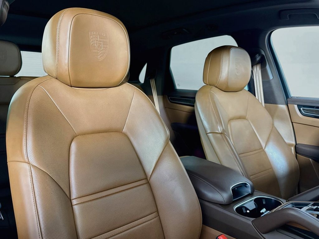 Certified 2023 Porsche Cayenne Platinum Edition AWD/4WD image 18