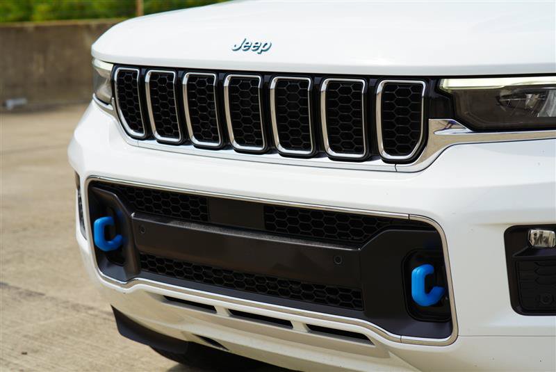 Used 2023 Jeep Grand Cherokee Overland AWD/4WD image 32
