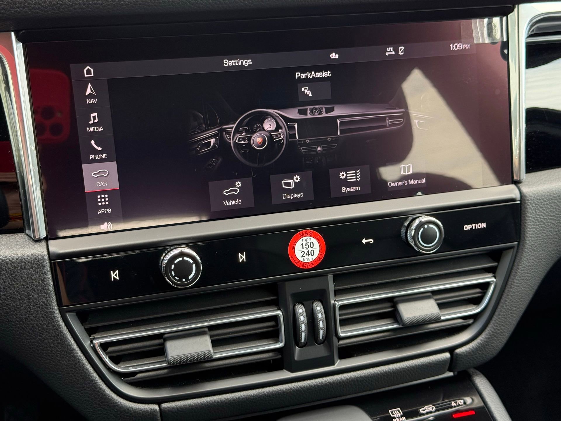 Certified 2025 Porsche Macan image 19