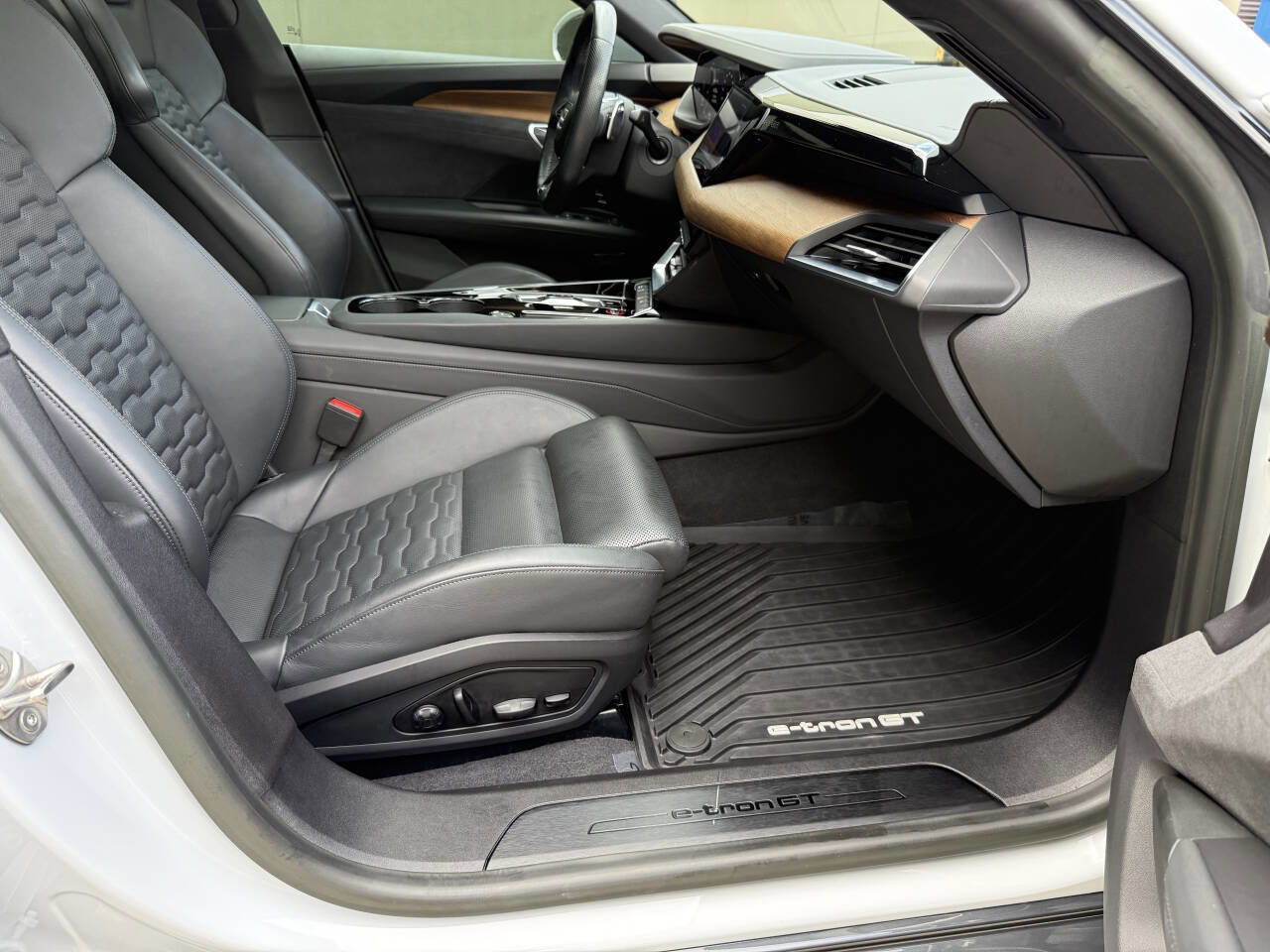 Used 2023 Audi e-tron GT Premium Plus AWD/4WD image 19
