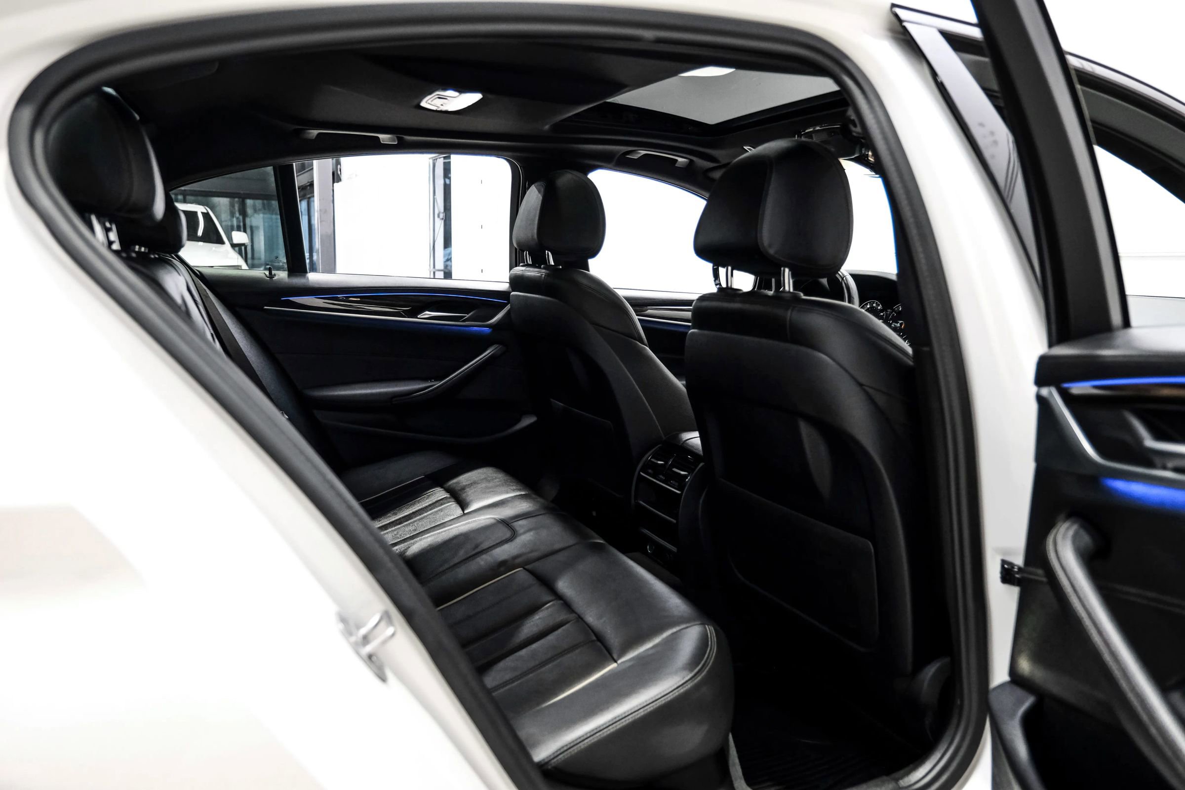 Used 2018 BMW 540i w/ M Sport Package RWD image 46