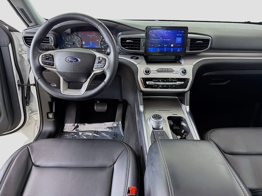 Used 2023 Ford Explorer XLT w/ Equipment Group 202A AWD/4WD image 32