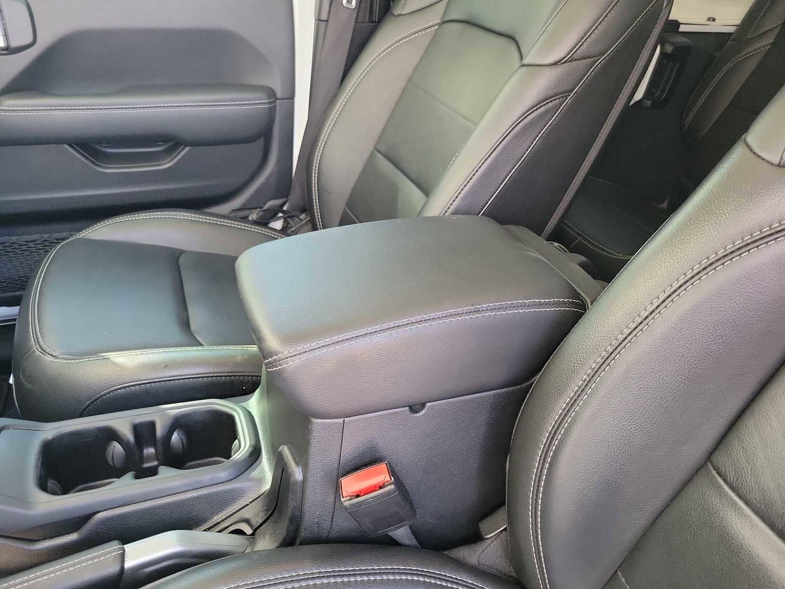 Used 2022 Jeep Wrangler Unlimited Sahara AWD/4WD image 20