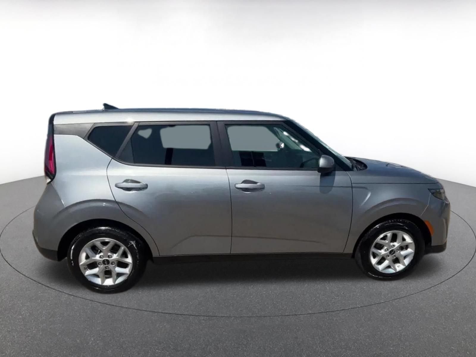 Used 2025 Kia Soul LX w/ LX Technology Package FWD image 13