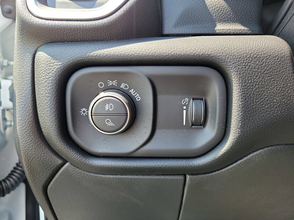 New 2026 RAM 3500 Big Horn AWD/4WD image 13