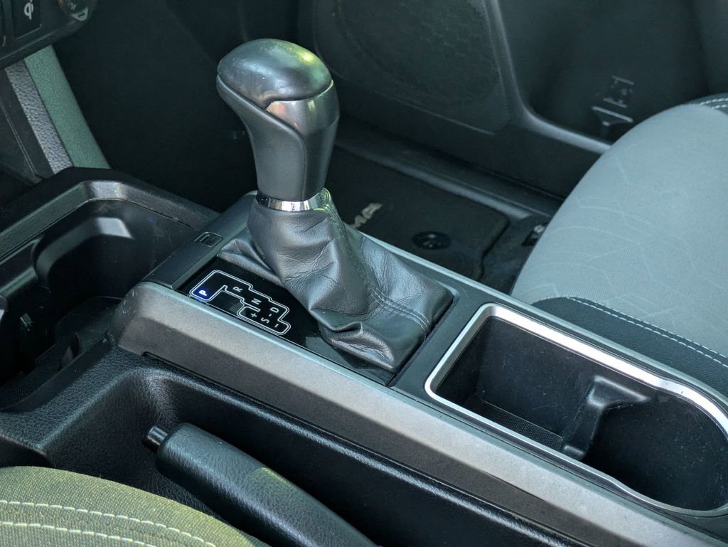 Used 2022 Toyota Tacoma TRD Off-Road w/ Technology Package image 17