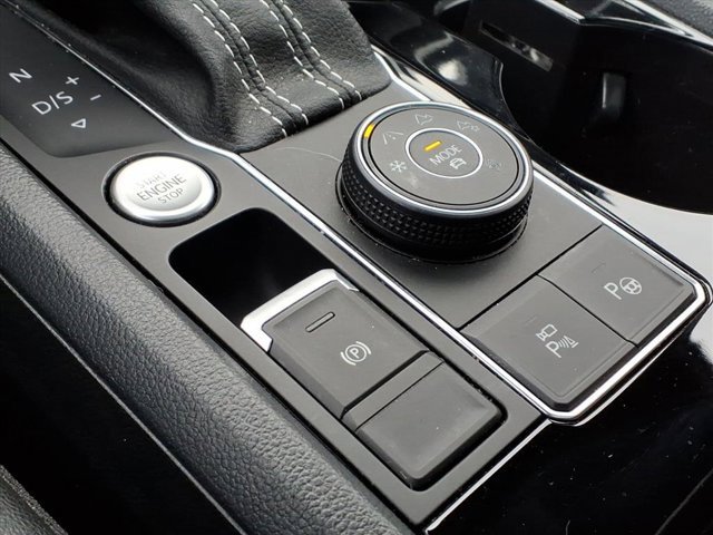 Used 2022 Volkswagen Atlas Cross Sport SEL Premium R-Line image 16