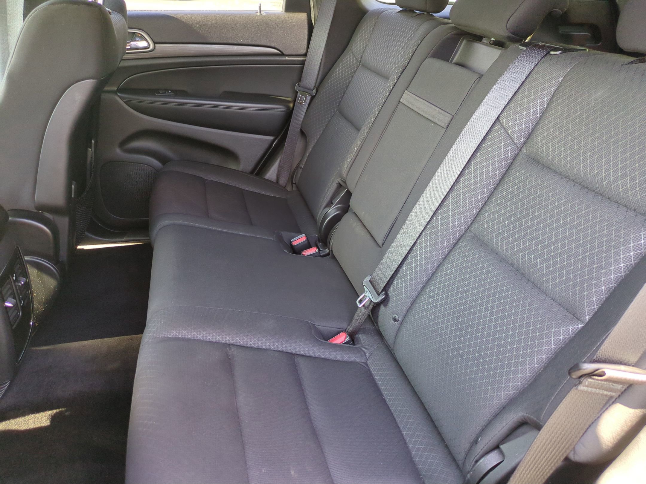 Used 2019 Jeep Grand Cherokee Laredo AWD/4WD image 28