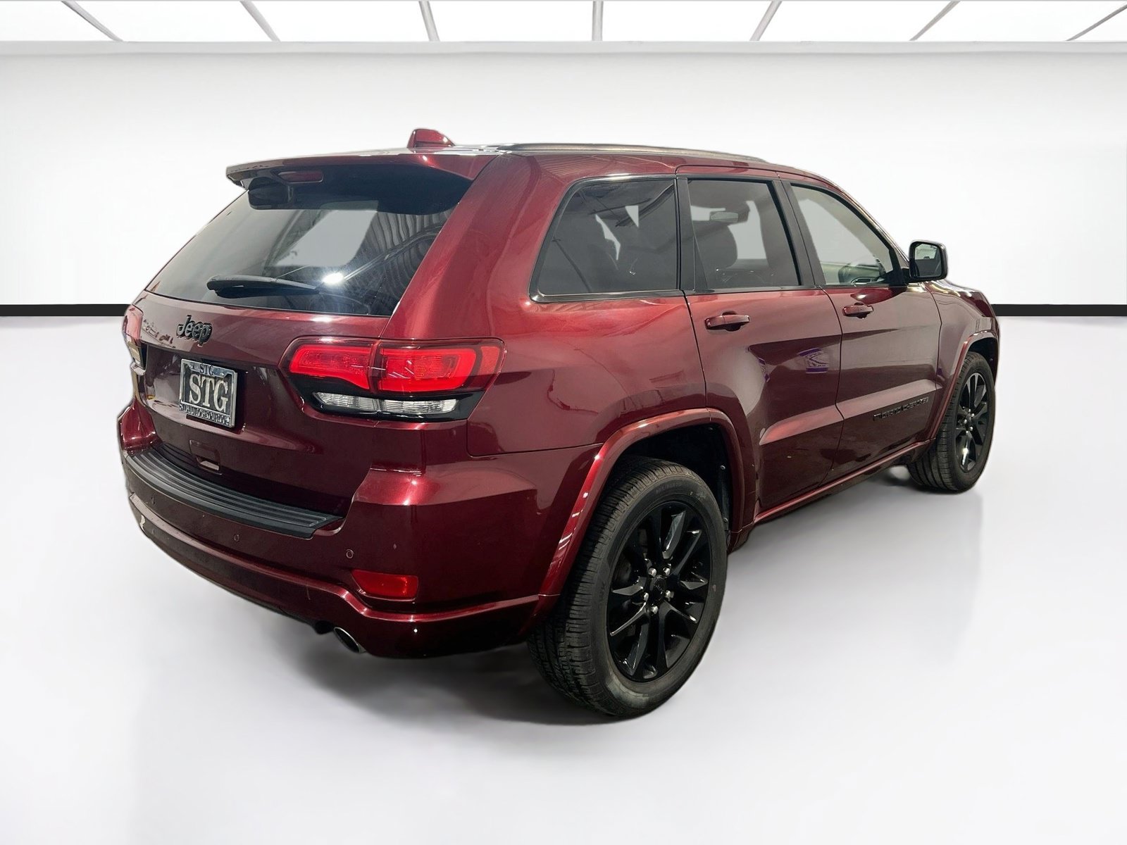 Used 2022 Jeep Grand Cherokee Laredo X RWD image 4