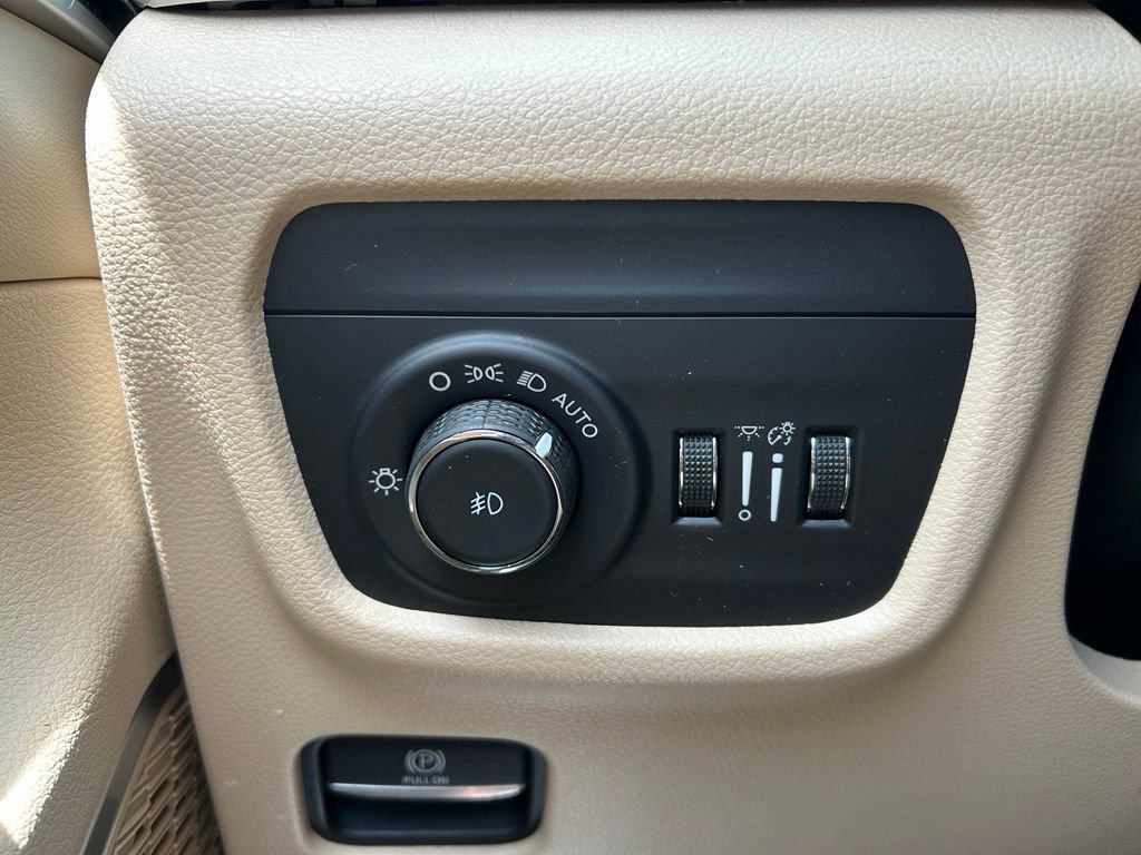 Used 2021 Jeep Grand Cherokee L Limited AWD/4WD image 56