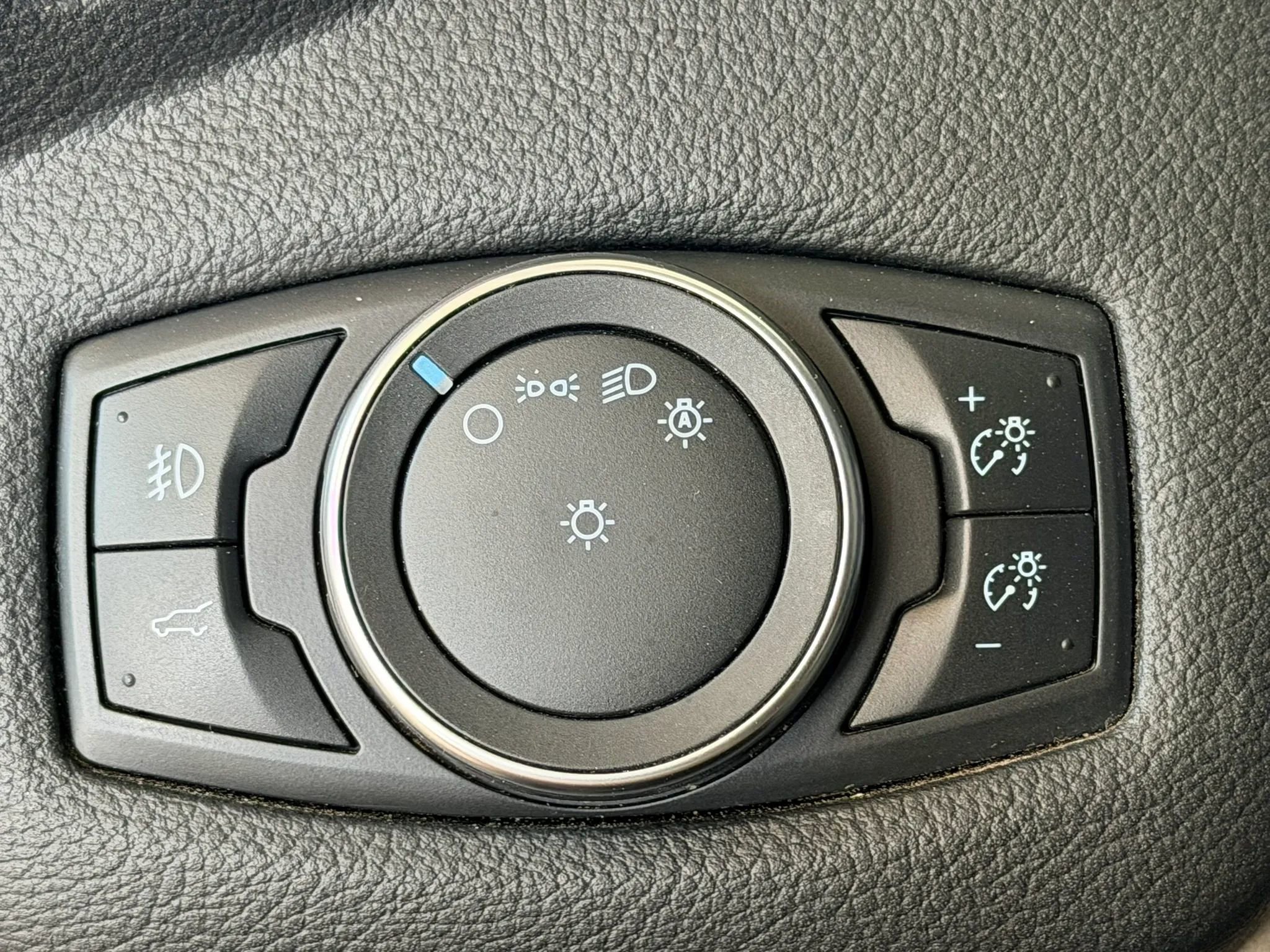 Used 2018 Ford Escape SEL image 18