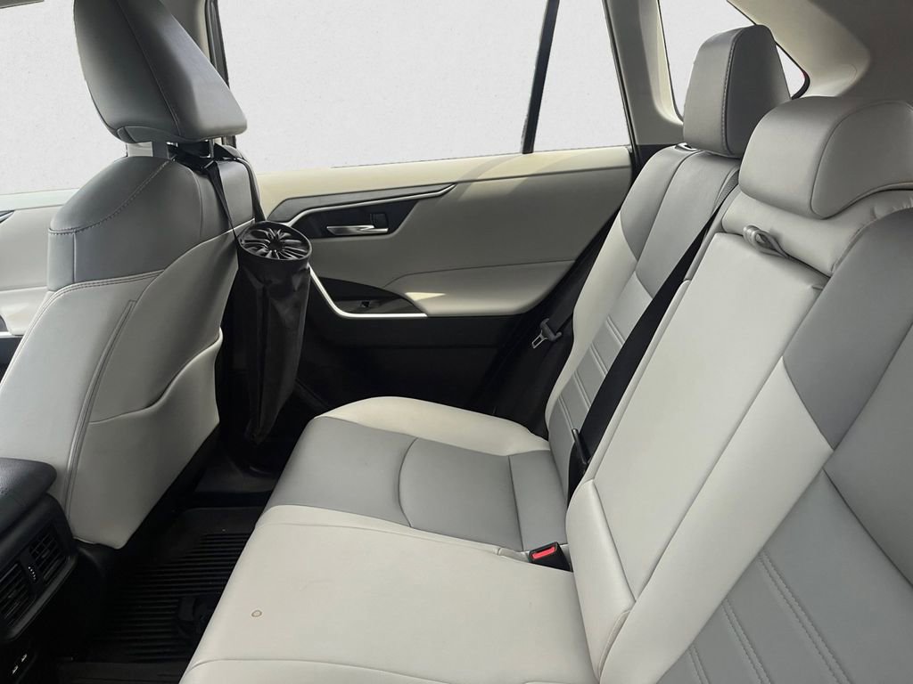Used 2021 Toyota RAV4 XLE Premium image 12