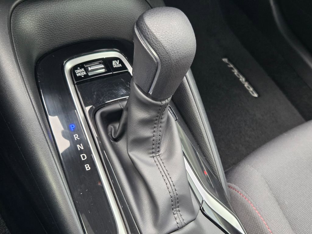 Used 2023 Toyota Corolla SE w/ SE Package image 7