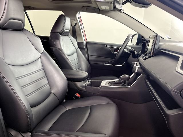 Used 2022 Toyota RAV4 XLE Premium image 26