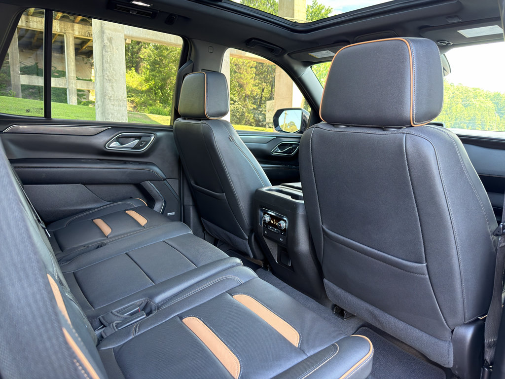 Used 2024 GMC Yukon AT4 w/ Technology Package AWD/4WD image 18