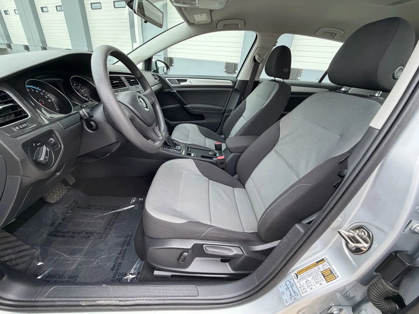 Used 2016 Volkswagen e-Golf SE image 11