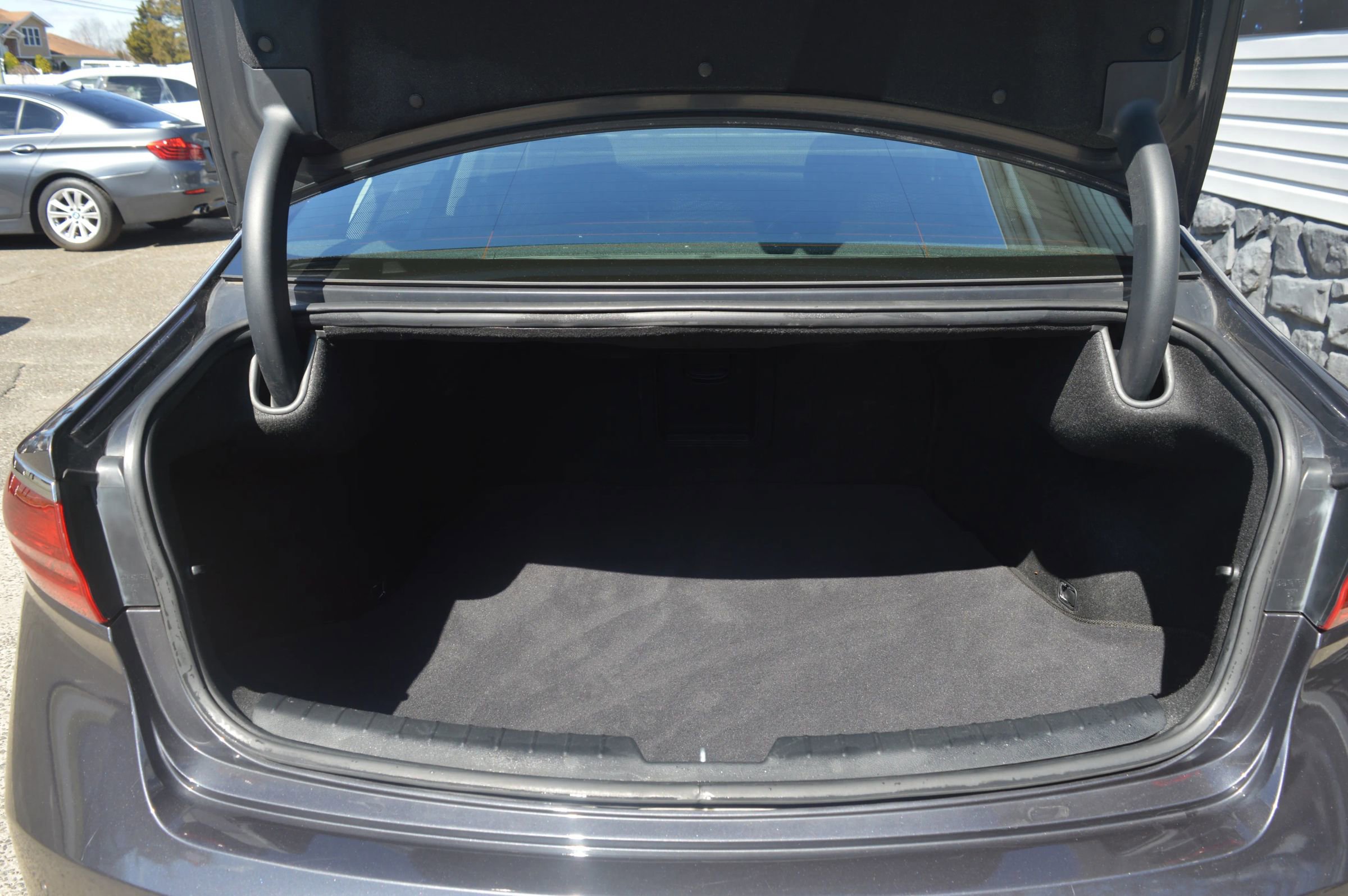 Used 2018 Kia Cadenza Limited image 9