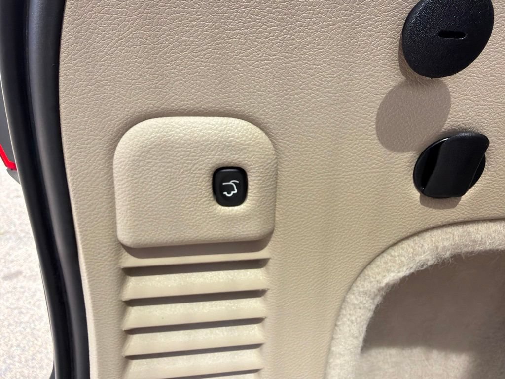 Used 2021 Jeep Grand Cherokee Overland AWD/4WD image 19