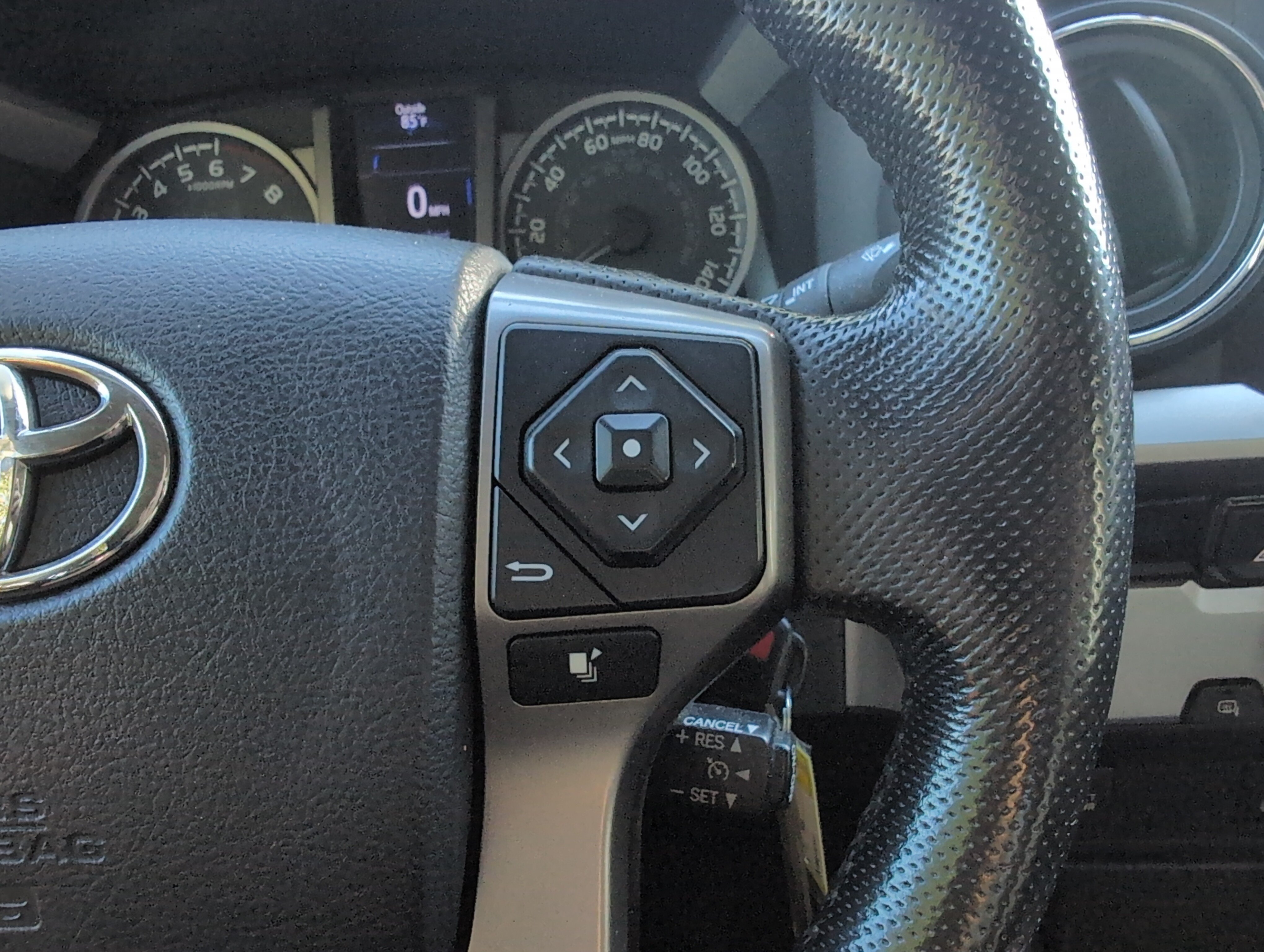 Used 2016 Toyota Tacoma SR5 w/ Towing Package RWD image 20