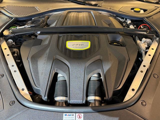 Used 2021 Porsche Panamera 4S w/ Premium Package image 45