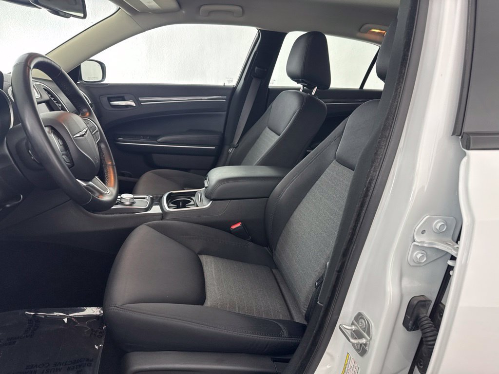 Used 2022 Chrysler 300 Touring w/ Sport Appearance Package RWD image 23