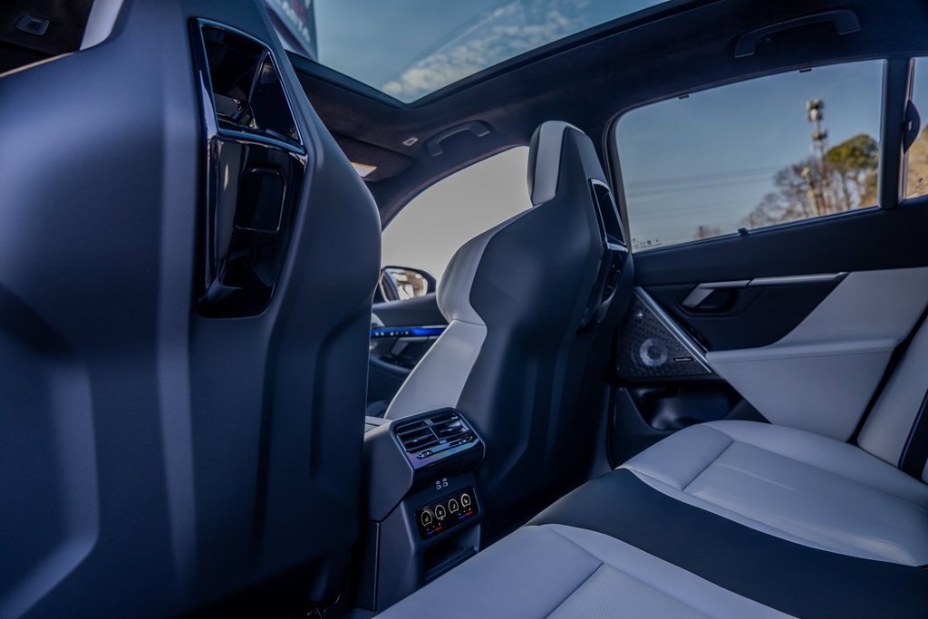 Used 2026 BMW M5 w/ Executive Package image 22