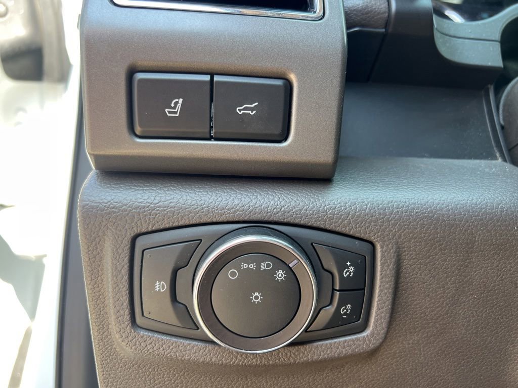 Used 2019 Ford Expedition XLT w/ Equipment Group 202A RWD image 26